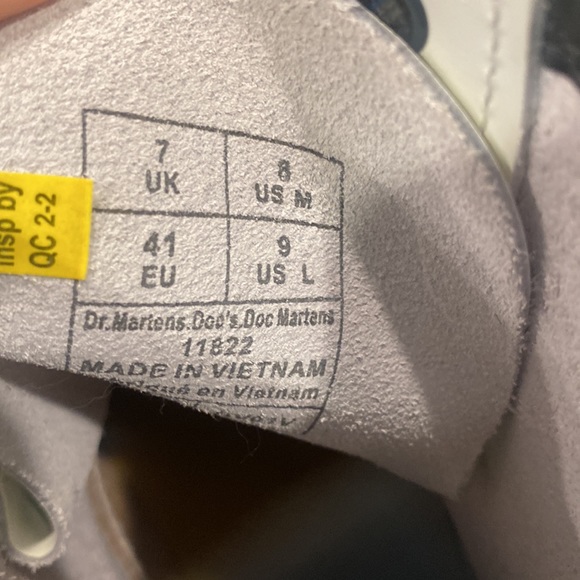 1460 Smooth Leather Lace Up Boots - size W9, M8, practically brand new! - Picture 8 of 8